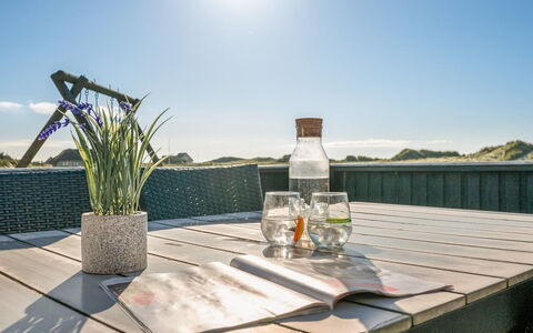 Jaana - 10M from the Sea: Træ, Hjem, Veranda, Dæk, Hårdttræ, Tag, Bejdse, Trægulve, Eco Hotel