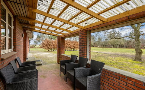 Agla - 2.5Km from the Sea: Træ, Veranda, Bejdse, Skygge, Hårdttræ, Udendørs Struktur, Have, Mursten, Loft, Dæk