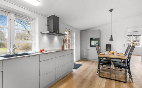 Agla - 2.5Km from the Sea: Gulvbelægning, Træ, Etage, Køkken, Countertop, Indretning, Cabinetry, Trægulve, Loft, Hjem
