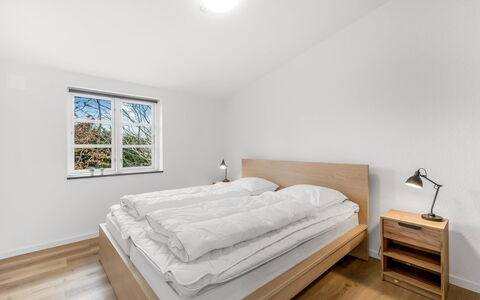 Agla - 2.5Km from the Sea: Træ, Soveværelse, Indretning, Seng, Bed Frame, Loft, Værelse, Sengetøj, Hårdttræ, Trægulve