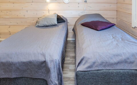 Kiehtäjän Lahti: Træ, Soveværelse, Etage, Gulvbelægning, Seng, Sengetøj, Sengetøj, Bed Frame, Værelse, Hårdttræ
