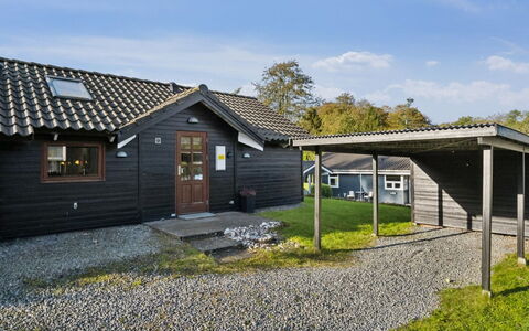 Kaarina - 250M from the Sea: Møbel, Indretning, Gulvbelægning, Etage, Loft, Værelse, Stol, Bord, Lejlighed, Køkken & Spisebord