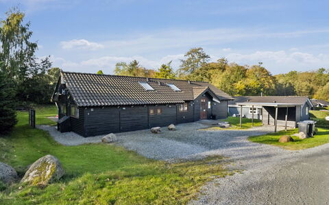 Kaarina - 250M from the Sea: Møbel, Indretning, Gulvbelægning, Etage, Loft, Værelse, Stol, Bord, Lejlighed, Køkken & Spisebord