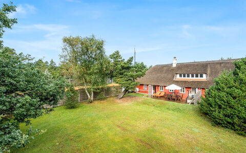 Krischan - 1.6Km from the Sea: Gulvbelægning, Væg, Etage, Indretning, Træ, Loft, Trægulve, Belysning, Møbel, Laminat Gulv