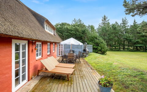 Krischan - 1.6Km from the Sea: Gulvbelægning, Væg, Etage, Indretning, Træ, Loft, Trægulve, Belysning, Møbel, Laminat Gulv