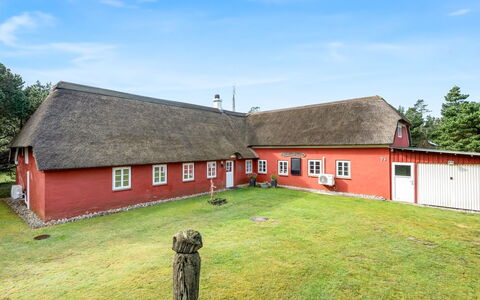 Krischan - 1.6Km from the Sea: Gulvbelægning, Væg, Etage, Indretning, Træ, Loft, Trægulve, Belysning, Møbel, Laminat Gulv