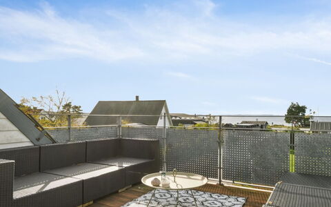 Elmeri - 200M from the Sea: Træ, Hjem, Veranda, Dæk, Hårdttræ, Tag, Bejdse, Trægulve, Eco Hotel