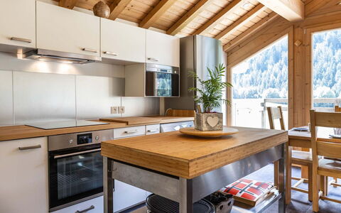 Chalet Ponturin: Møbel, Køkken, Indretning, Countertop, Gulvbelægning, Køkken Apparat, Træ, Loft, Større Bandage, Cabinetry
