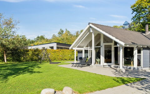 Solborg - 800M from the Sea: Hus, Hjem, Dør, Tag, Sommerhus, Estate, Have, Skygge, Sidespor, Gård