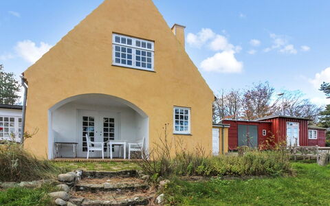 Runa - 75M from the Sea: Hus, Hjem, Sommerhus, Tag, Land Lot, Landdistrikt, Estate, Stuehus, Landscaping, Gård
