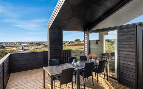 Odeta - 150M from the Sea: Møbel, Indretning, Gulvbelægning, Etage, Loft, Værelse, Stol, Bord, Lejlighed, Køkken & Spisebord