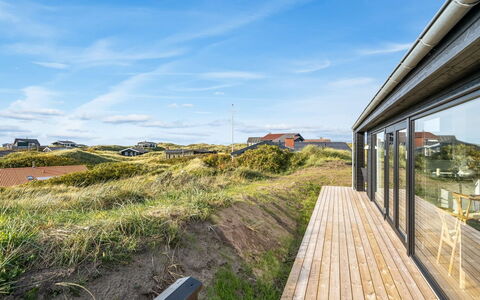 Odeta - 150M from the Sea: Møbel, Indretning, Gulvbelægning, Etage, Loft, Værelse, Stol, Bord, Lejlighed, Køkken & Spisebord