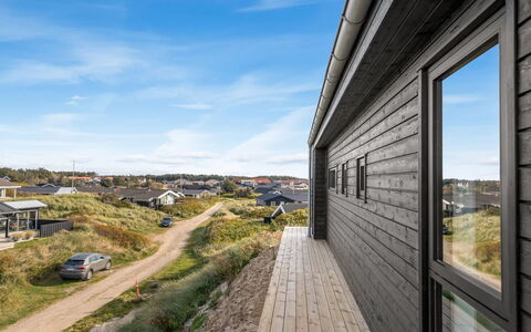 Odeta - 150M from the Sea: Møbel, Indretning, Gulvbelægning, Etage, Loft, Værelse, Stol, Bord, Lejlighed, Køkken & Spisebord