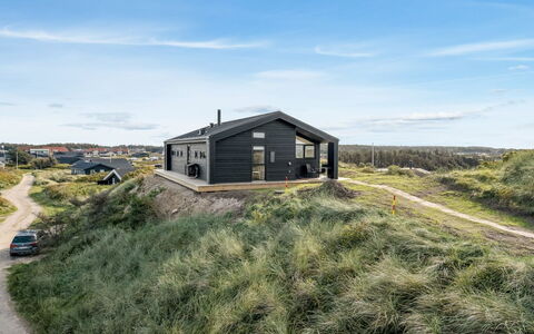 Odeta - 150M from the Sea: Møbel, Indretning, Gulvbelægning, Etage, Loft, Værelse, Stol, Bord, Lejlighed, Køkken & Spisebord