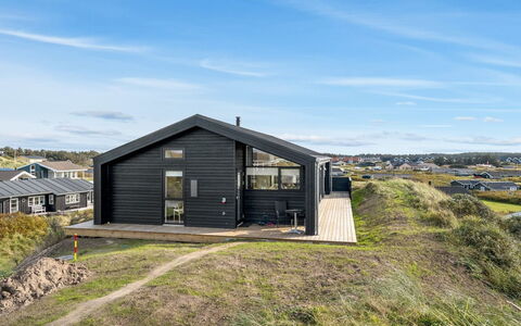 Odeta - 150M from the Sea: Møbel, Indretning, Gulvbelægning, Etage, Loft, Værelse, Stol, Bord, Lejlighed, Køkken & Spisebord