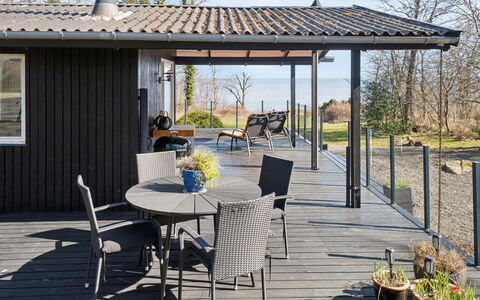 Caren - 75M from the Sea: Hus, Hjem, Tag, Sommerhus, Estate, Landscaping, Garden Bygninger, Sidespor, Stuehus