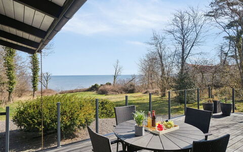Caren - 75M from the Sea: Hus, Hjem, Tag, Sommerhus, Estate, Landscaping, Garden Bygninger, Sidespor, Stuehus