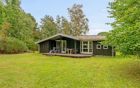 Zezilie - 125M from the Sea: Møbel, Indretning, Gulvbelægning, Etage, Loft, Værelse, Stol, Bord, Lejlighed, Køkken & Spisebord