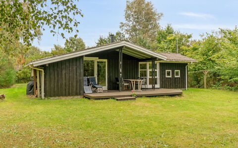 Zezilie - 125M from the Sea: Møbel, Indretning, Gulvbelægning, Etage, Loft, Værelse, Stol, Bord, Lejlighed, Køkken & Spisebord