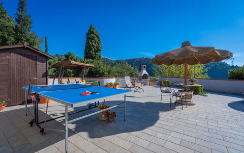 Bellavista Tuscany Apartment Panoramic Terrace: Himmel, Bord, Plante, Udendørs Møbler, Skygge, Træ, Bygning, Fritid, Landskab, Svømmepøl