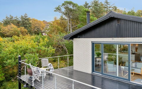 Kaleva - 100M from the Sea: Møbel, Indretning, Gulvbelægning, Etage, Loft, Værelse, Stol, Bord, Lejlighed, Køkken & Spisebord