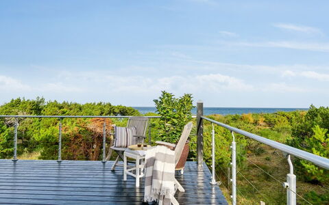 Kaleva - 100M from the Sea: Møbel, Indretning, Gulvbelægning, Etage, Loft, Værelse, Stol, Bord, Lejlighed, Køkken & Spisebord