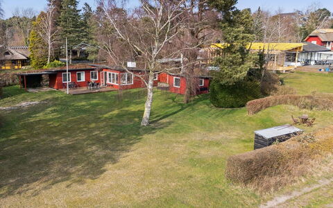 Salka - 200M to the Fjord: Møbel, Indretning, Gulvbelægning, Etage, Loft, Værelse, Stol, Bord, Lejlighed, Køkken & Spisebord