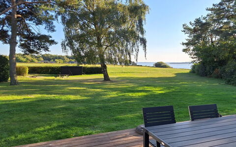 Salka - 200M to the Fjord: Møbel, Indretning, Gulvbelægning, Etage, Loft, Værelse, Stol, Bord, Lejlighed, Køkken & Spisebord