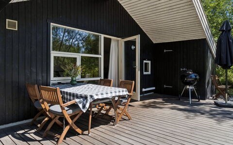 Aimo - 300M from the Sea: Træ, Trægulve, Hårdttræ, Planke, Veranda, Bejdse, Sommerhus, Dæk, Dør, Sidespor