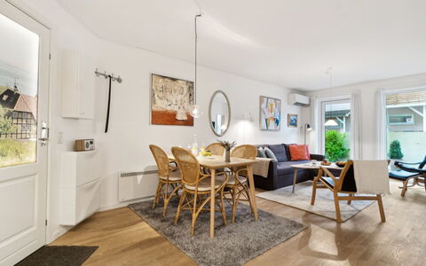 Franca - 75M from the Sea: Hus, Hjem, Tag, Sommerhus, Estate, Landscaping, Garden Bygninger, Sidespor, Stuehus