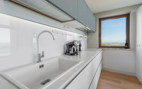 Melaiolo Modern Apartment With Pool, Montaione, To: Ejendom, Tap, Badeværelsesskab, Sanitærarmatur, Cabinetry, Håndvask, Bygning, Vindue, Badeværelse, Etage