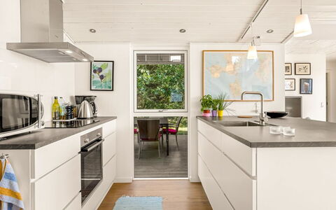 Veetrikki - 350M from the Sea: Køkken, Køkken Apparat, Countertop, Gulvbelægning, Indretning, Møbel, Større Bandage, Cabinetry, Træ, Etage