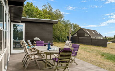 Veetrikki - 350M from the Sea: Træ, Møbel, Veranda, Hjem, Hårdttræ, Land Lot, Stol, Dør, Dæk, Sommerhus