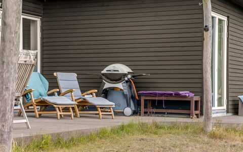 Veetrikki - 350M from the Sea: Træ, Udendørs Møbler, Møbel, Stol, Dæk, Hårdttræ, Backyard, Bejdse, Veranda, Skygge
