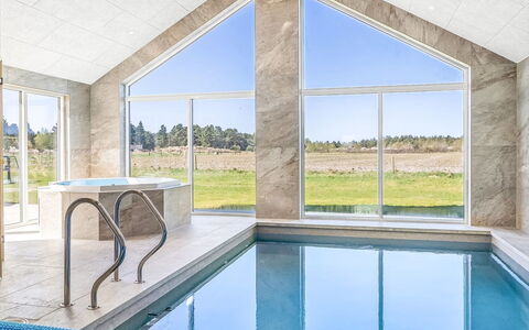 Sönke - 4Km from the Sea: Svømmepøl, Gulvbelægning, Loft, Etage, Kompositmateriale, Udvej, Estate, Dagslys, Design, Villa