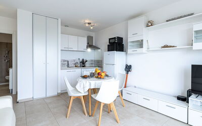 Brigitte 750.2: Møbel, Indretning, Gulvbelægning, Træ, Etage, Loft, Værelse, Lejlighed, Stue, Belysning