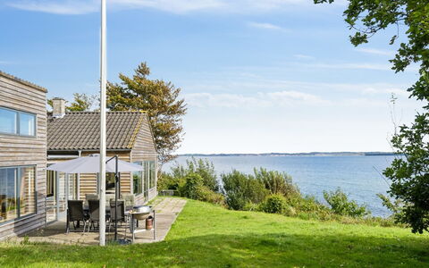 Alfhild - 30M from the Sea: Bjergrige Landskabsformer, Bjerg, Bakke, Bjergkæde, Hill Station, Menneskelig Bosættelse, Urban Design, Alps, Dal, Topmøde