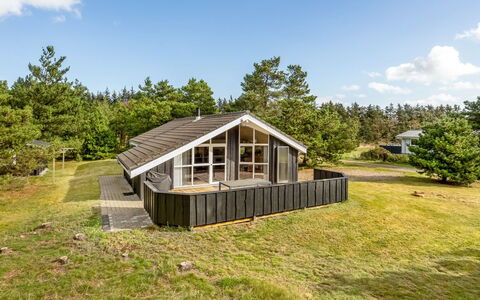 Skrollan - 200M to the Fjord: Tag, Hus, Hjem, Sommerhus, Dør, Sidespor, Dæk, Veranda, Planke, Hårdttræ