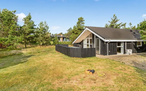 Skrollan - 200M to the Fjord: Tag, Hus, Hjem, Sommerhus, Dør, Sidespor, Dæk, Veranda, Planke, Hårdttræ