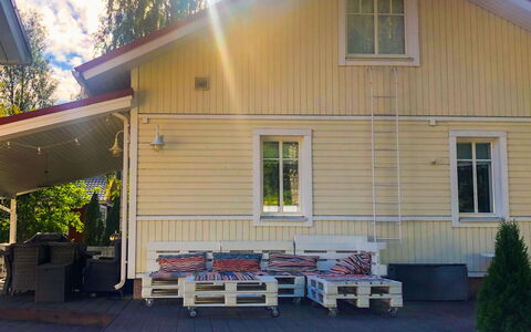 Tyttelsson: Træ, Sommerhus, Hjem, Bjælkehytte, Tømmer, Sidespor, Hårdttræ, Naturmateriale, Garden Bygninger, Hytte