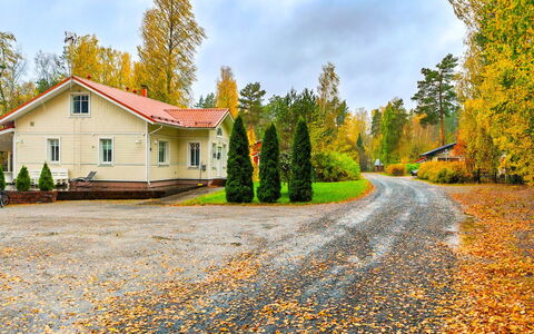 Tyttelsson: Træ, Sommerhus, Hjem, Bjælkehytte, Tømmer, Sidespor, Hårdttræ, Naturmateriale, Garden Bygninger, Hytte
