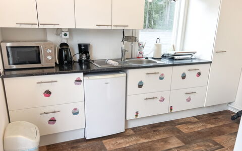 Tyttelsson: Køkken, Køkken Apparat, Cabinetry, Gulvbelægning, Countertop, Større Bandage, Skuffe, Etage, Indretning, Skab