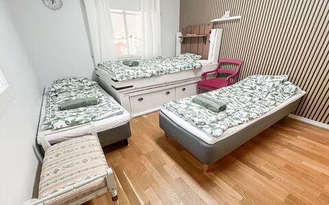 Tyttelsson: Soveværelse, Seng, Møbel, Indretning, Etage, Sengetøj, Gulvbelægning, Sengetøj, Sengetøj, Textile