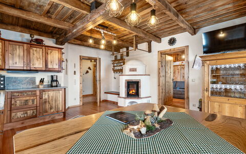 Heregger Hütte: Træ, Hjem, Hus, Sommerhus, Møbel, Bjælkehytte, Køkken & Spisebord, Spisestue, Hårdttræ, Loft
