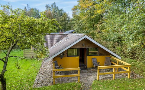 Amila - 30Km from the Sea: Træ, Sommerhus, Hus, Tag, Hjem, Landdistrikt, Skur, Garden Bygninger, Sidespor, Bjælkehytte