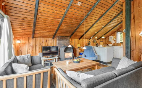 Amila - 30Km from the Sea: Blå, Svømmepøl, Møbel, Udendørs Møbler, Udvej, Stol, Skygge, Eco Hotel, Blomsterkrukke