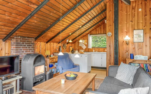 Amila - 30Km from the Sea: Blå, Svømmepøl, Møbel, Udendørs Møbler, Udvej, Stol, Skygge, Eco Hotel, Blomsterkrukke