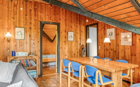 Amila - 30Km from the Sea: Blå, Svømmepøl, Møbel, Udendørs Møbler, Udvej, Stol, Skygge, Eco Hotel, Blomsterkrukke