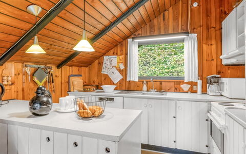 Amila - 30Km from the Sea: Tag, Hus, Land Lot, Hjem, Sommerhus, Estate, Garden Bygninger, Skygge, Bjælkehytte, Landscaping
