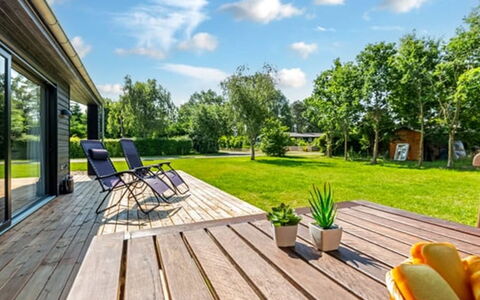 Aruna - 550M from the Sea: Tag, Hus, Hjem, Sommerhus, Dør, Sidespor, Dæk, Veranda, Planke, Hårdttræ